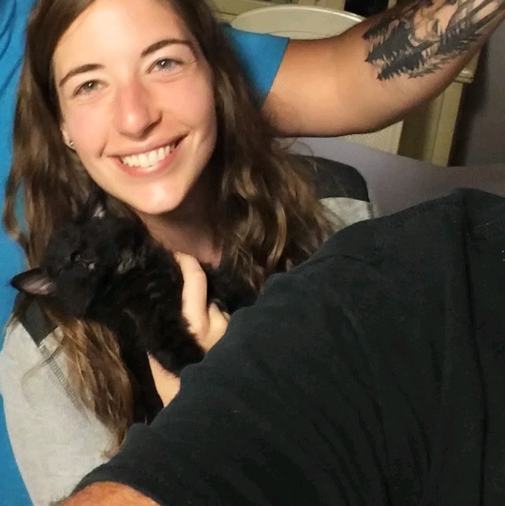 Meet your Posher, Caitlin